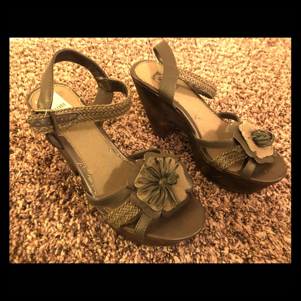 Green flower toed Wedges